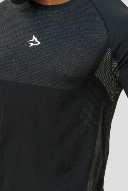 Camiseta Apex Dry Iron Preto - Sem Costura - Imagem 2