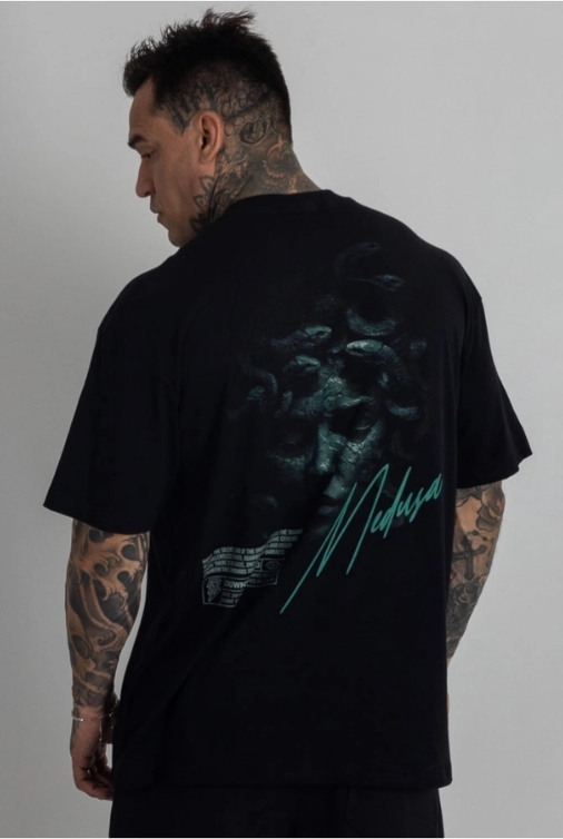Camiseta Oversized Deuses Medusa Preta